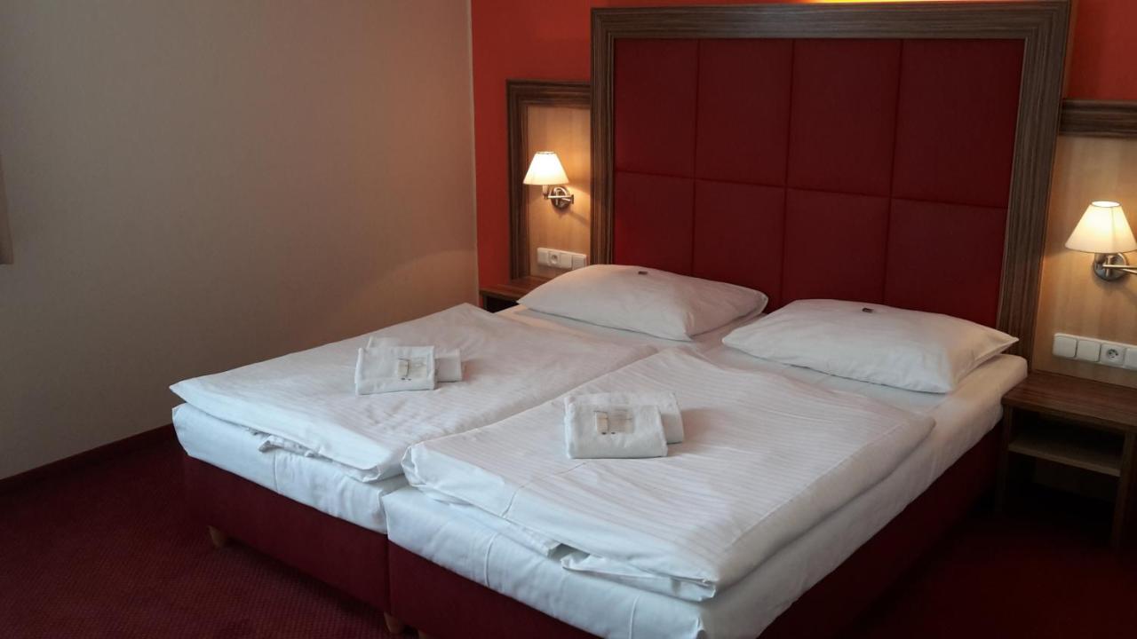 Corner Hotel U Divadla*** - Znojmo Esterno foto