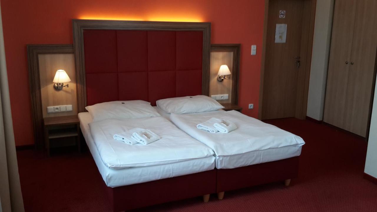 Corner Hotel U Divadla*** - Znojmo Esterno foto