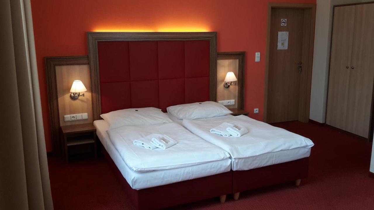 Corner Hotel U Divadla*** - Znojmo Esterno foto