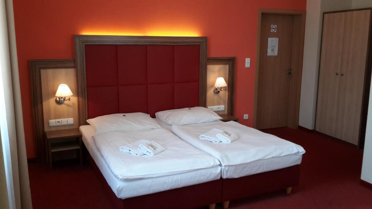 Corner Hotel U Divadla*** - Znojmo Esterno foto
