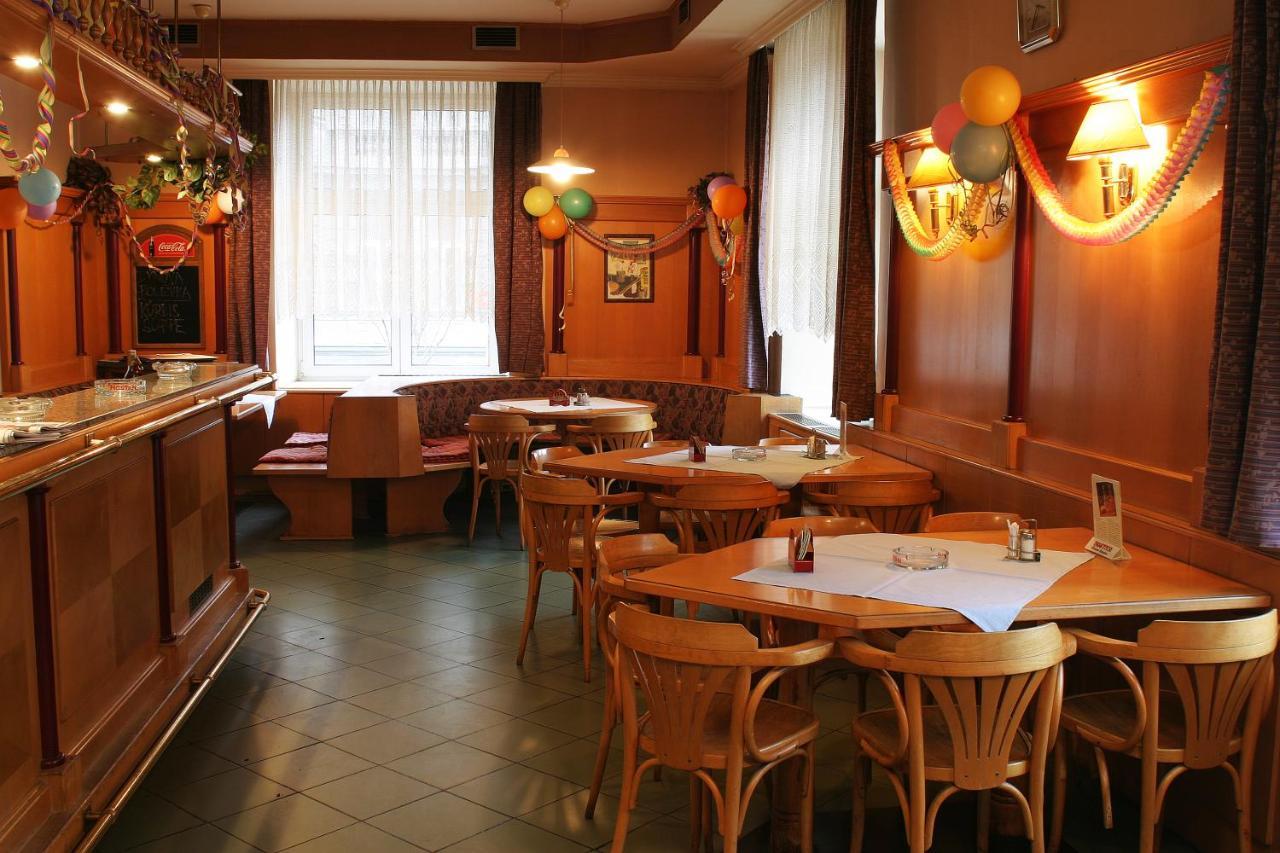 Corner Hotel U Divadla*** - Znojmo Esterno foto